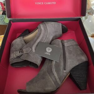 Vince Camuto gray suede peep-toe ankle booties. Pre- Loved